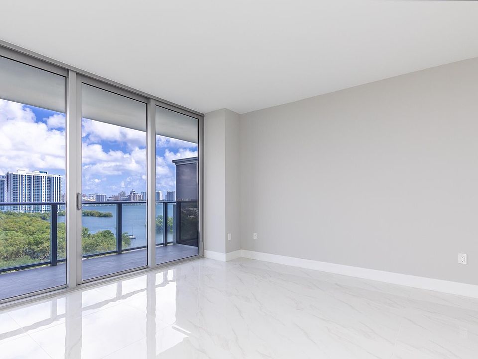 2nd image of 16385 Biscayne Blvd Unit 1118