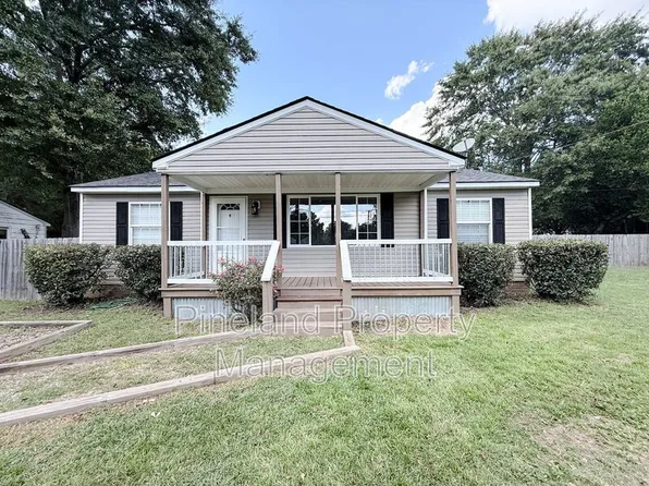 5300 Walnut Dr, Fayetteville, NC 28304