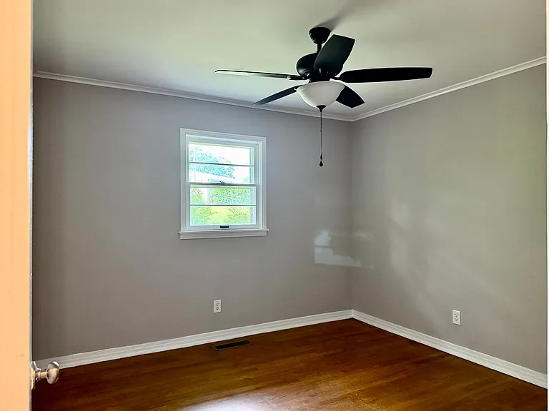 920 Eisenhower Dr — Photo 12
