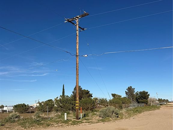 4th image of 1 Smoke Tree Rd