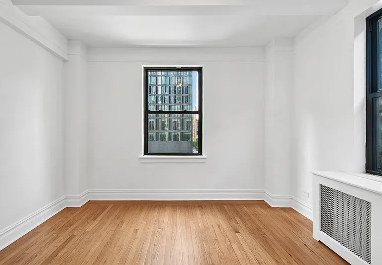 440 W 34th St #5E — Photo 8