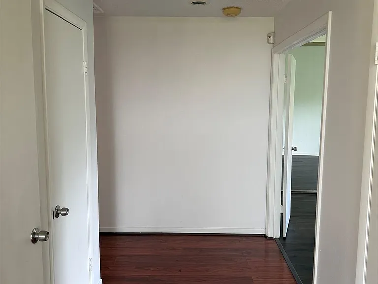 2926 Colony Dr — Photo 8