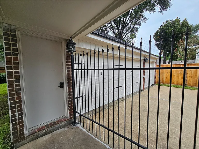 15015 Dawnbrook Dr — Photo 31