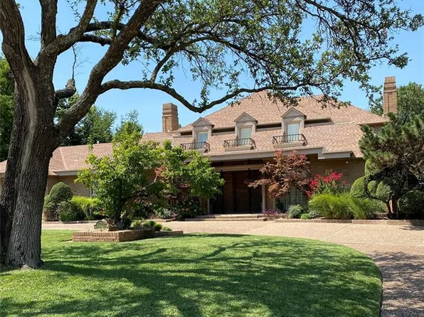 1729 Kingsbury Ln, Nichols Hills, OK 73116