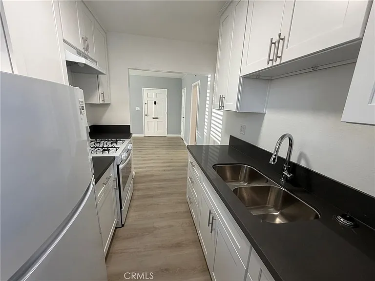 627 Linden Ave — Photo 6