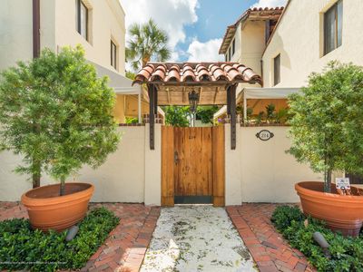 214 Chilean Ave APT J, Palm Beach, FL, 33480