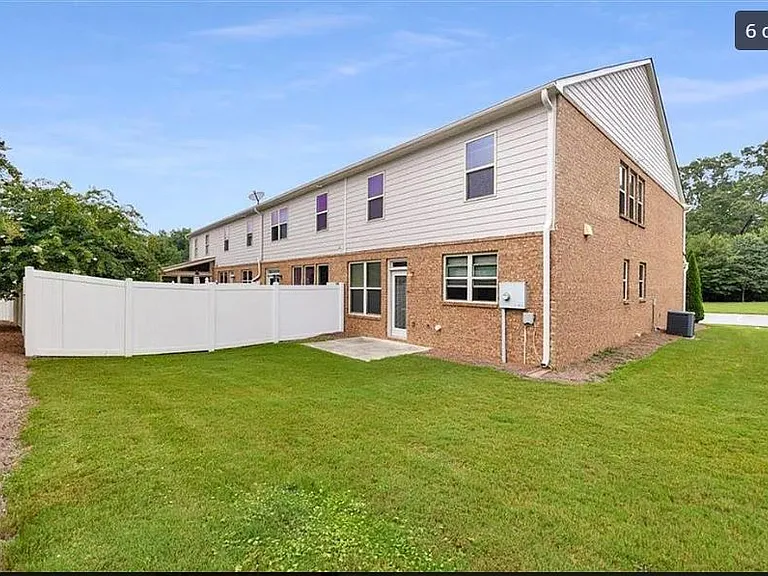 3689 Brockenhurst Dr — Photo 11
