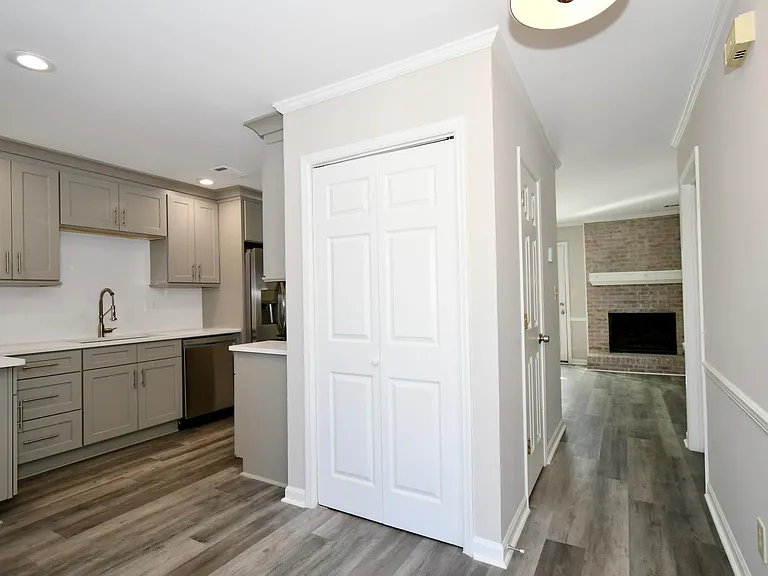 202 Hembree Park Ter — Photo 2