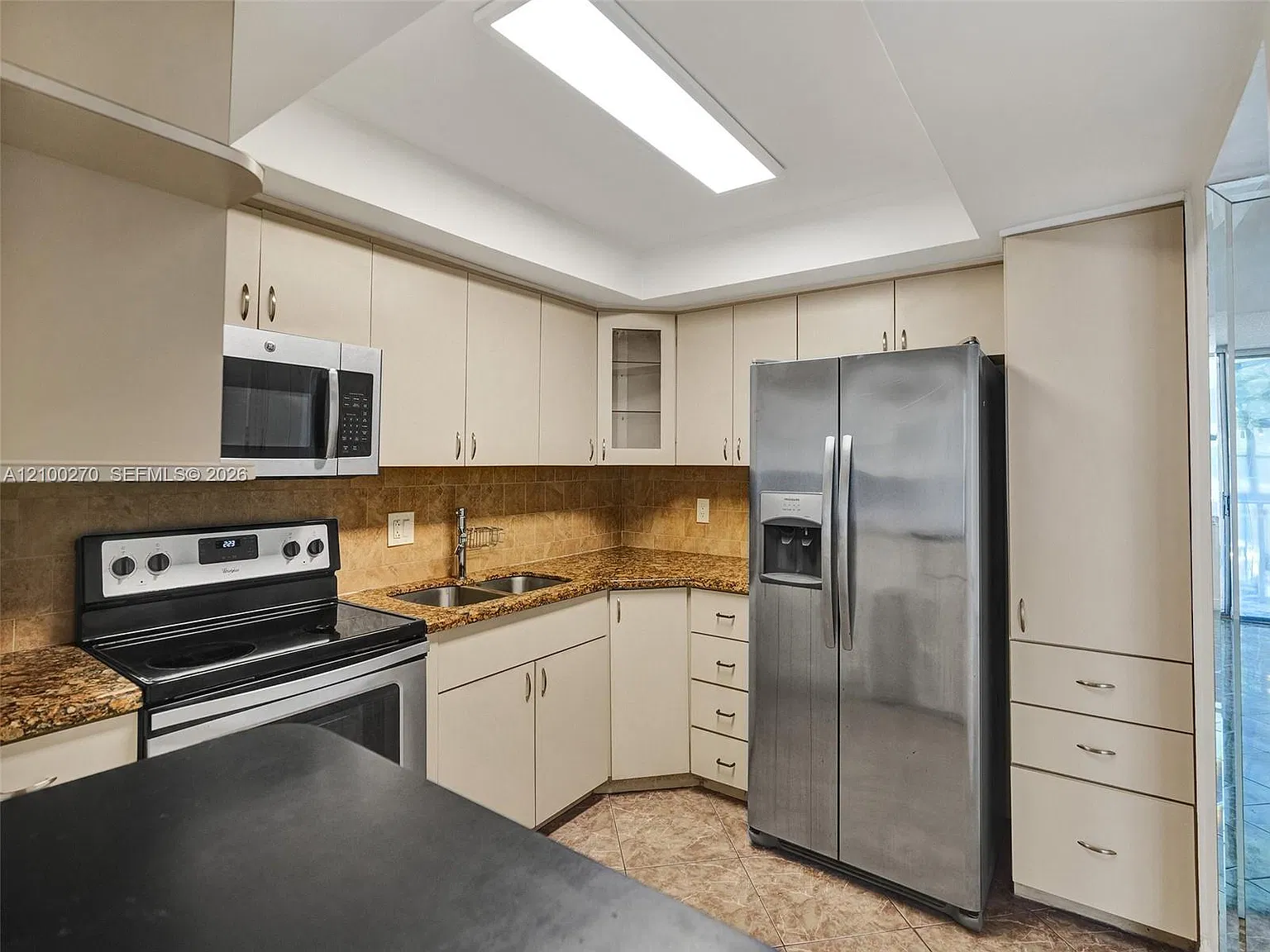 Reef South Condo — Photo 2