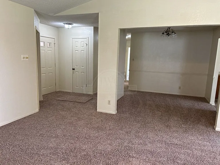 3319 Westrim Dr — Photo 4