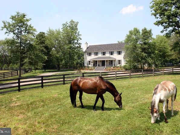 11748 Thomas Ave, Great Falls, VA 22066