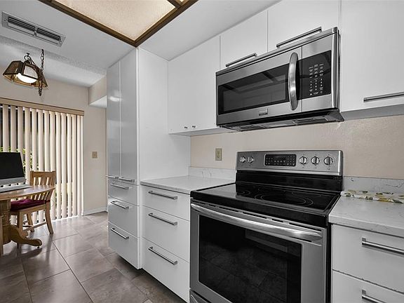5th image of 3165 Landmark Dr APT 711