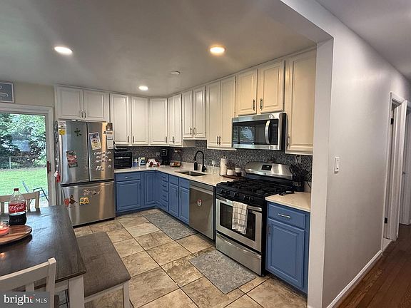 3rd image of 4125 Gardensen Dr
