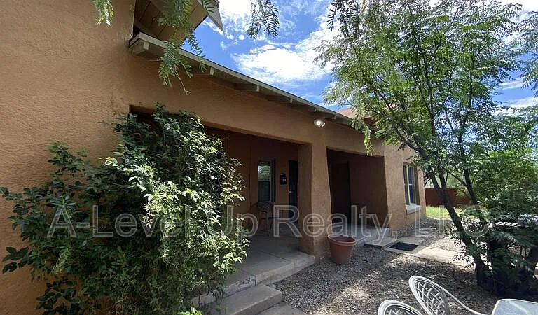 306 N Euclid Ave — Photo 1