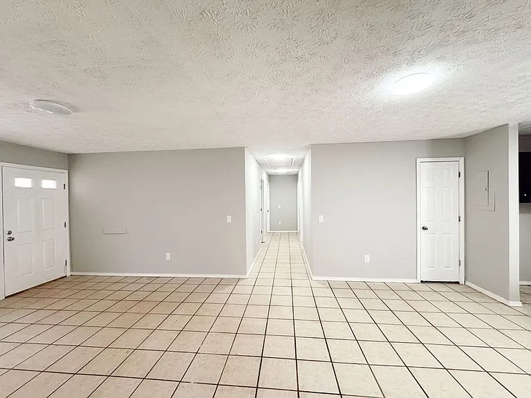 Valley View Apartments — Photo 16