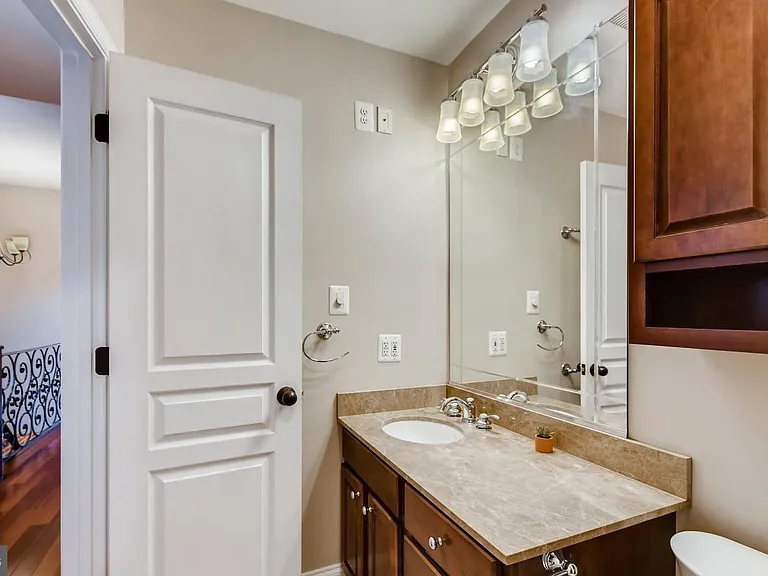 130 W Ostend St — Photo 20