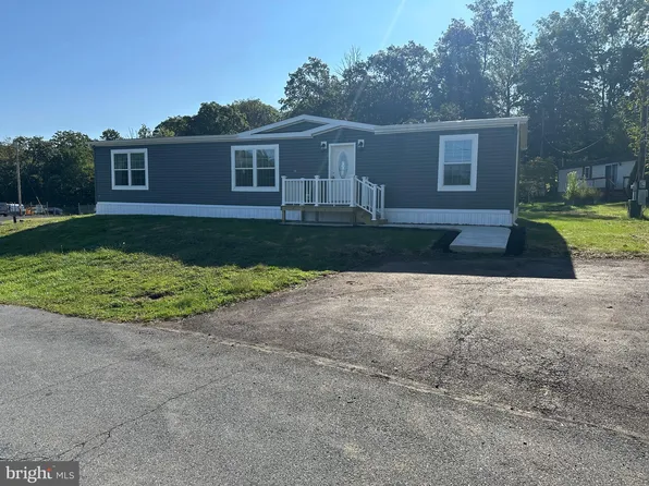 6 Evergreen Dr, Quakertown, PA 18951