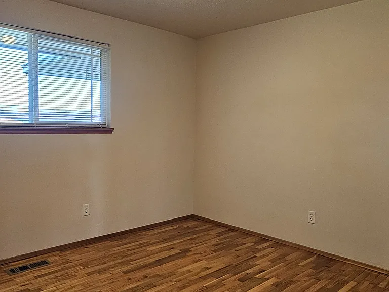 704 Lacey Ave — Photo 8
