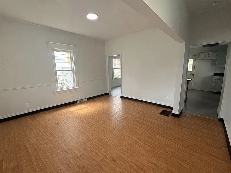 720 Baldwin Ave — Photo 2