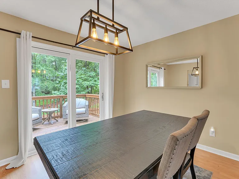 918 Hampshire Ct — Photo 14