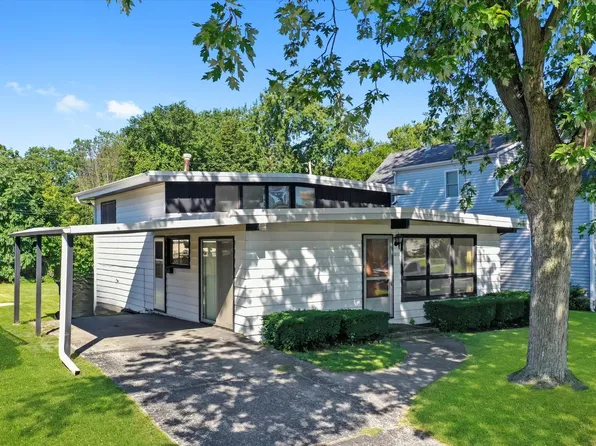 3212 Emerald Ave, Steger, IL 60475