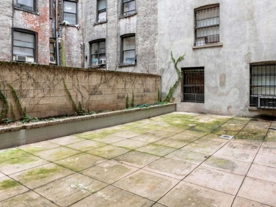 1st image of 310 W 95th St APT 1B