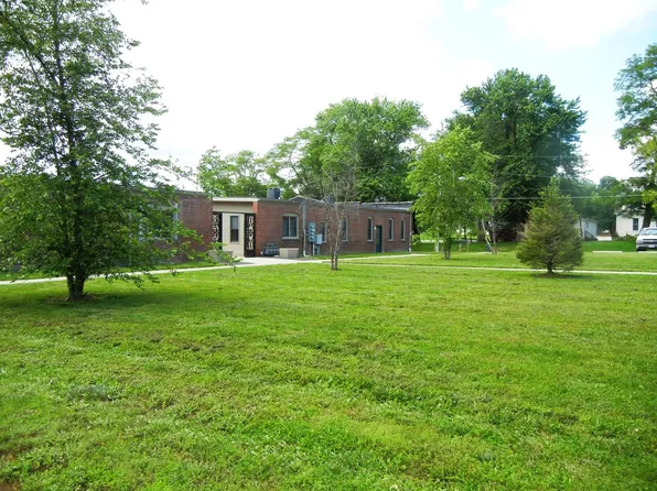 1410 Eisenhower St, 1410 Eisenhower Rd APT A, Mascoutah, IL 62258