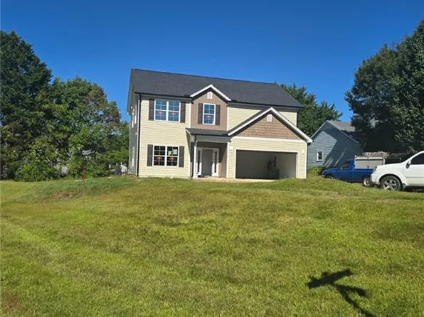 2806 Chillon Ct, Greensboro, NC 27407