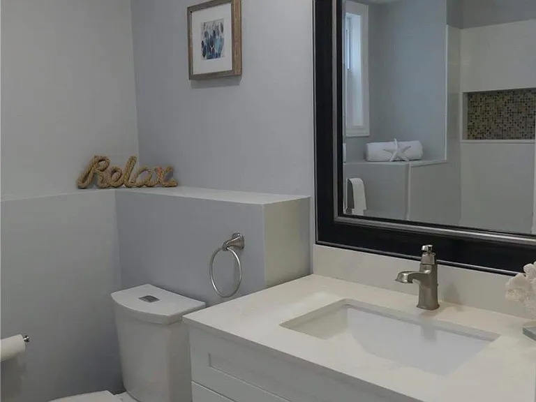 304 Edgehill Dr N — Photo 11