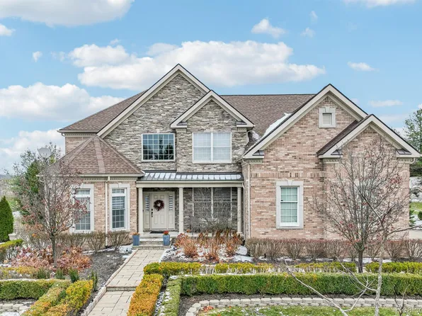 50480 Langley Dr, Novi, MI 48374