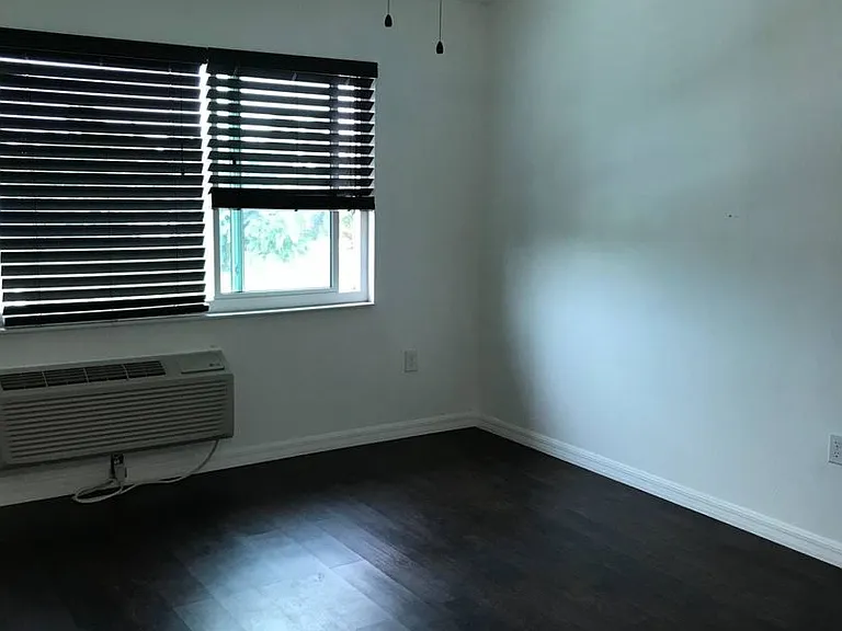 3817 Del Prado Blvd S — Photo 3