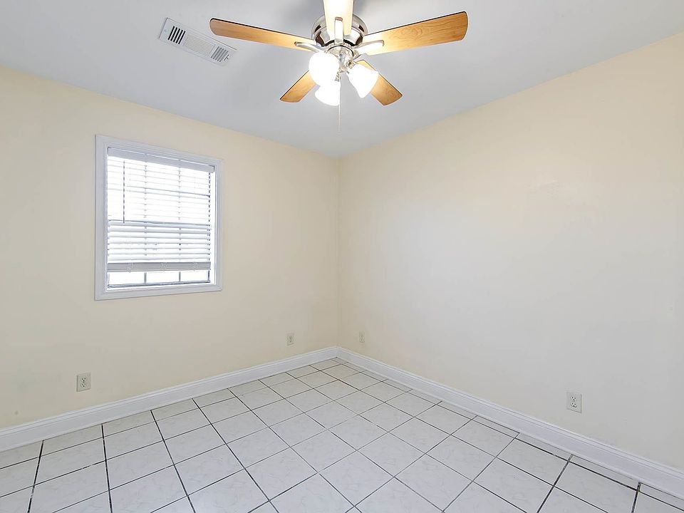 10th image of 208 W 13th St