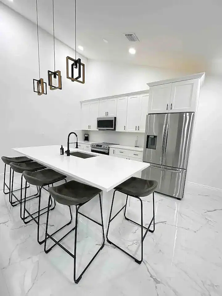 3 bed, 2.0 bath, 1386 sqft, $3,300 — Photo 4