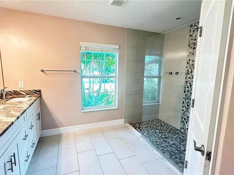 1306 SW 19th Ln — Photo 5