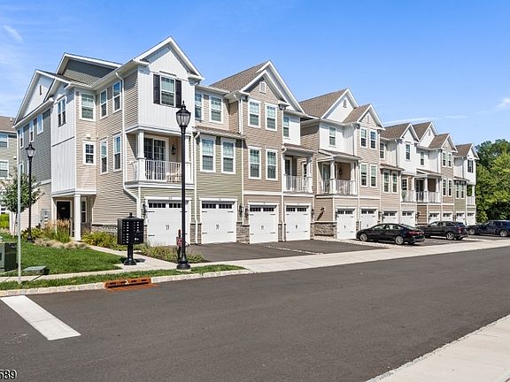 2nd image of 104 Iris Ct