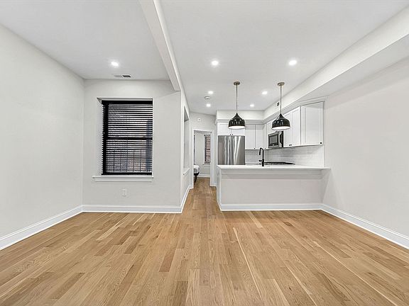 4th image of 5 Garden Ct #3
