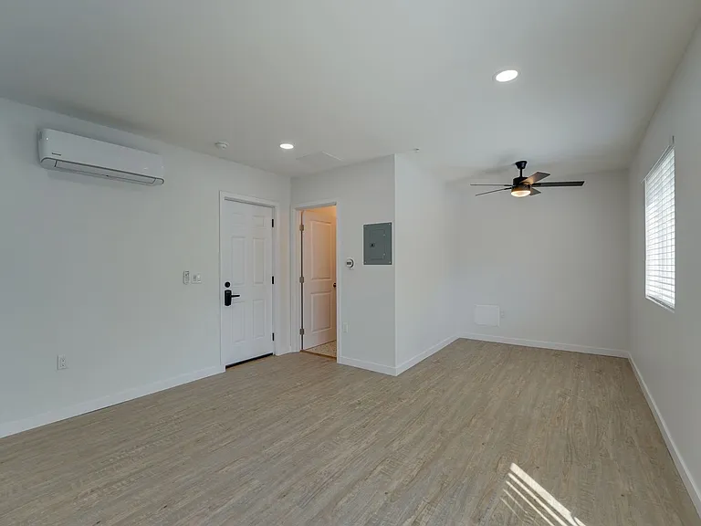 Duplet at Hillcrest | Modern Studio, 1 & 3 Bedroom Apartments — Photo 26