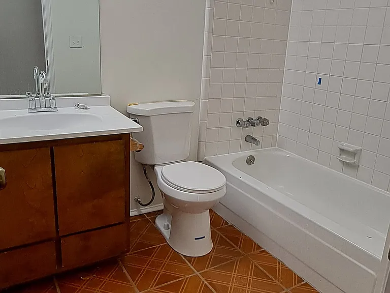5513 Hadrian Ct — Photo 4