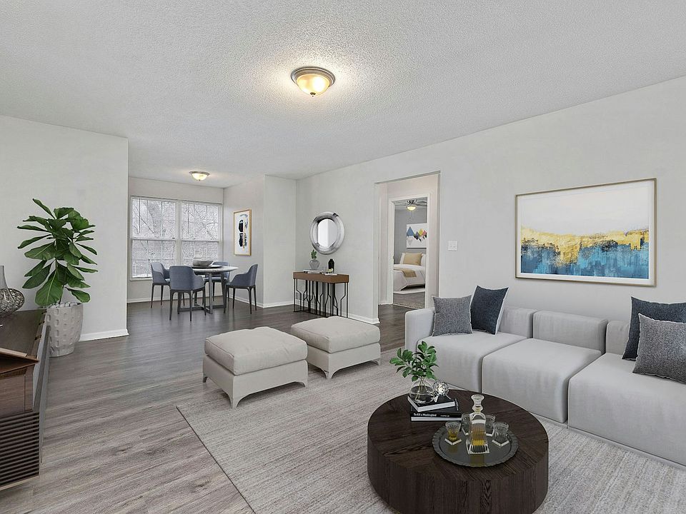 Virtually Staged Living/Dining