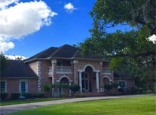 123 Bayou Rd, Lake Jackson, TX 77566