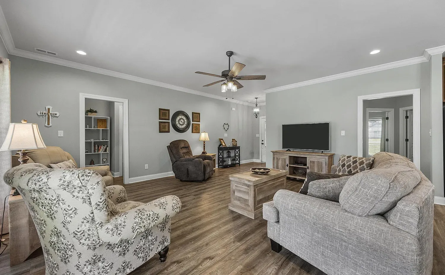 3 bed, 1730 sqft, $2,200 — Photo 2