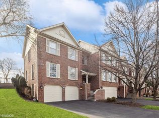 853 Seminary Cir, Glen Ellyn, IL 60137