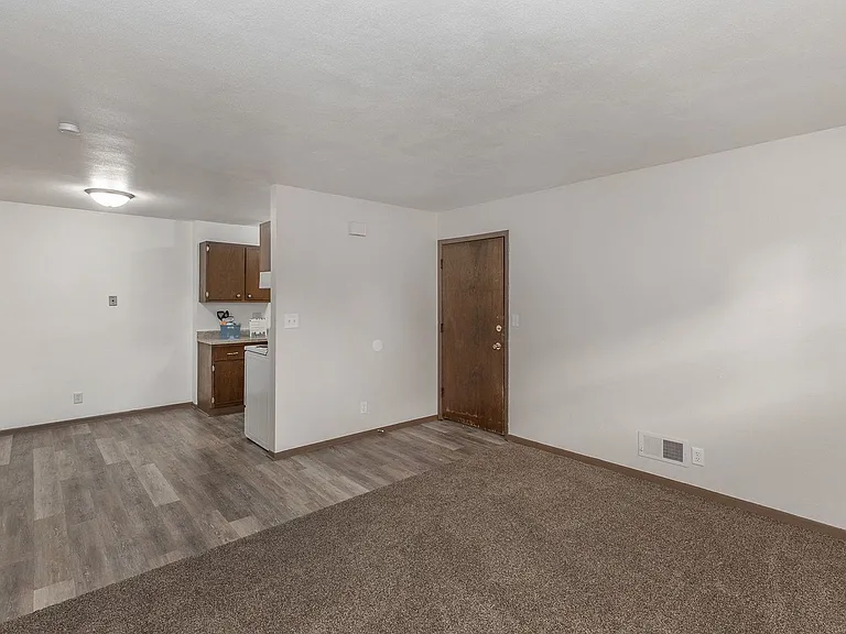 2415 Jebens Ave — Photo 6