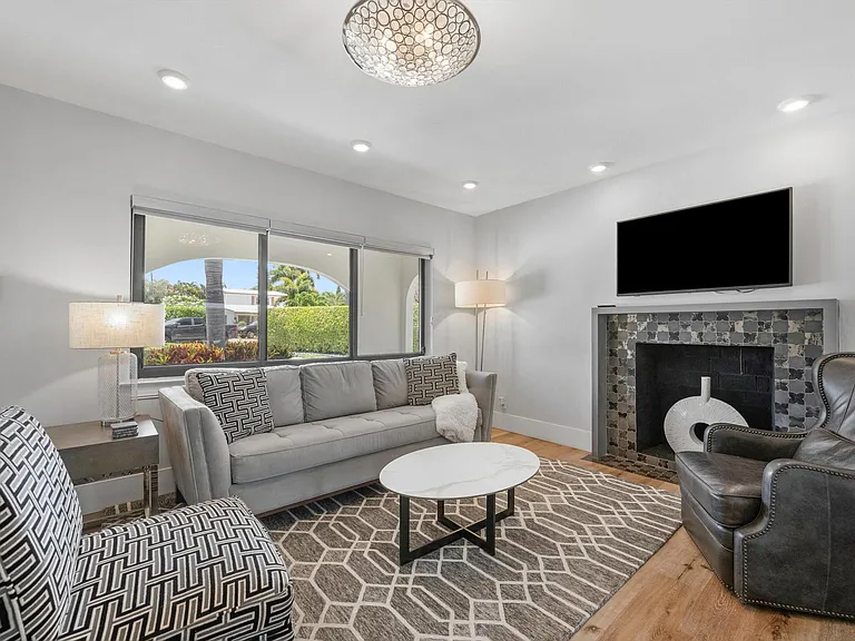 115 Highland Ln — Photo 8
