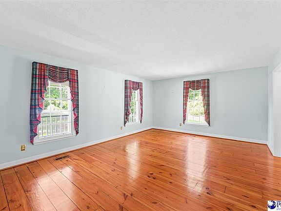 5th image of 808 Wedgefield Rd