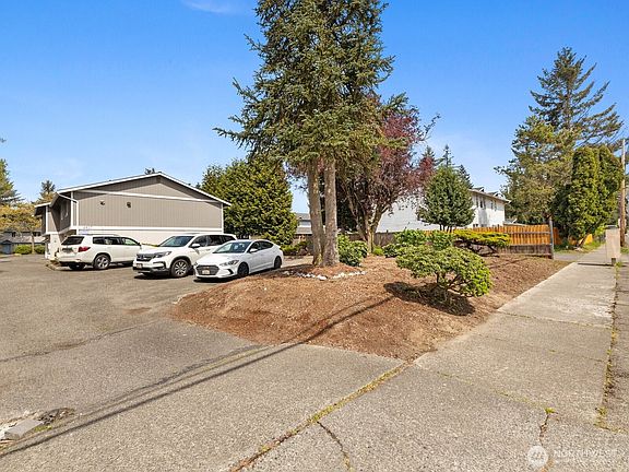 5th image of 4617 80th Street NE