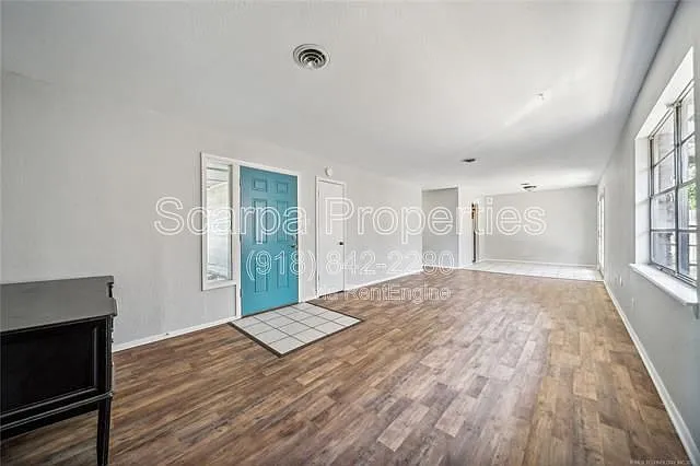 5520 E 47th Pl — Photo 6