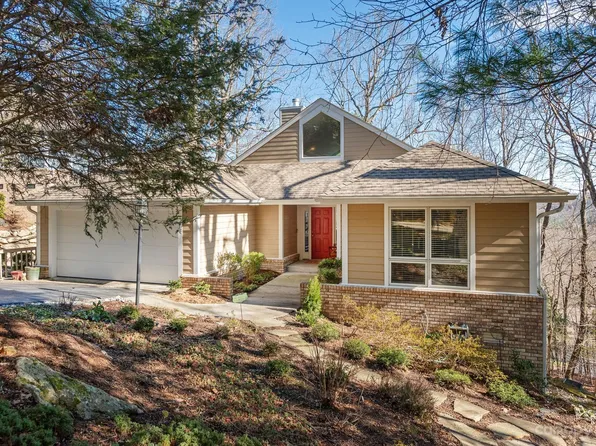 210 Claymoor Ct, Flat Rock, NC 28731