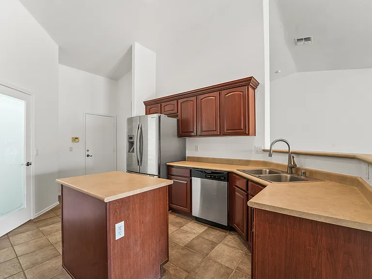 2123 W Maldonado Rd — Photo 8