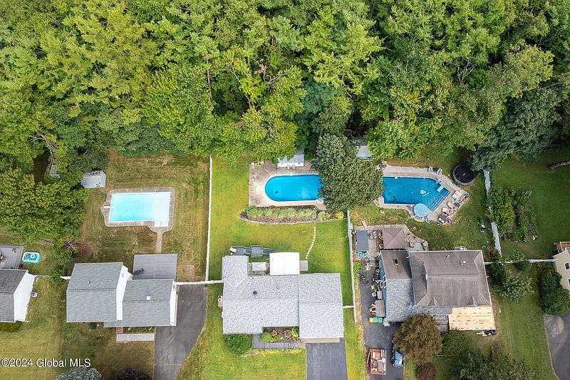 3rd image of 5 Chinquapin Avenue